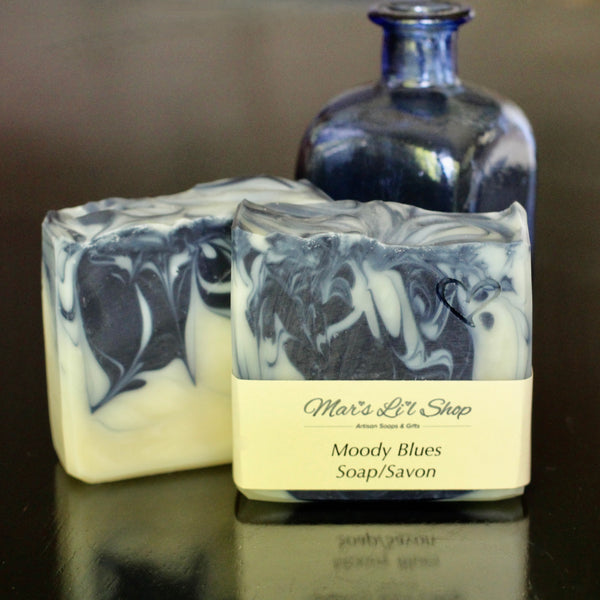 This soap offers an elegant look with its deep blue shade created from Blue Indigo Powder and enhanced with the subtle scent of Bergamot and the fresh scent of Lemongrass essential oil. 