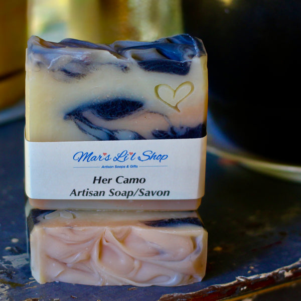 Blended with French Pink Clay for a natural blush and enriched with purifying Activated Charcoal, this bar is finished with the deep, earthy warmth of Patchouli essential oil. Gentle, nourishing, and crafted with care, it’s a little moment of ritual designed for women, yet universally cherished.