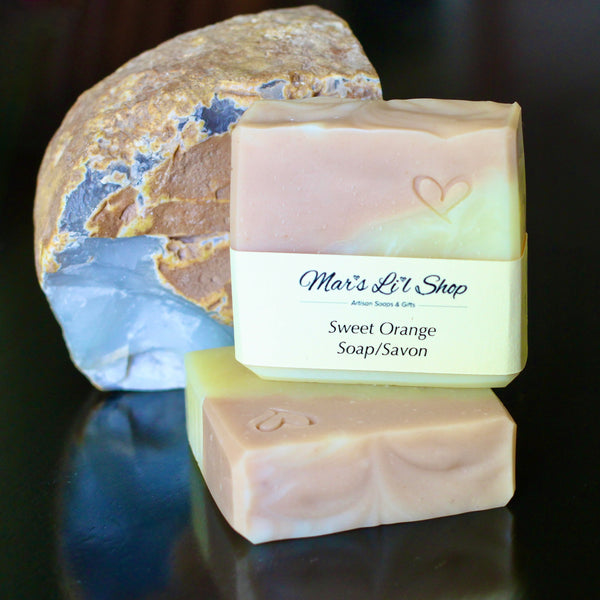 This gentle cleansing bar touts a splash of pure Sweet Orange essential oil that will brighten up your morning.  Citrusy, mood lifting and soothing.  A great choice for everyday use.