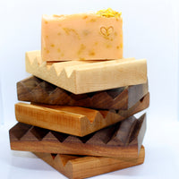 ✨These beauties are handcrafted locally by Westport Wood with hardwoods like Walnut, Birch & Red Cedar  Each one is unique in colour and style and are hand rubbed with a combination of Mineral Oil & Beeswax to add longevity to the dish.  Soap dishes help all natural soaps dry out between use and therefor last longer.    A marriage made in Li'l Soap heaven! 😇  Pair with your favourite soap and it makes a beautiful gift.  This picture features Desert Sunbeam with Calendula Flowers.  ✨